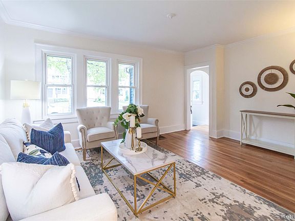 4th image of 1037 Longfellow Ave