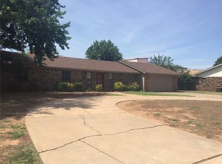 1320 Plains Ave, Weatherford, OK 73096
