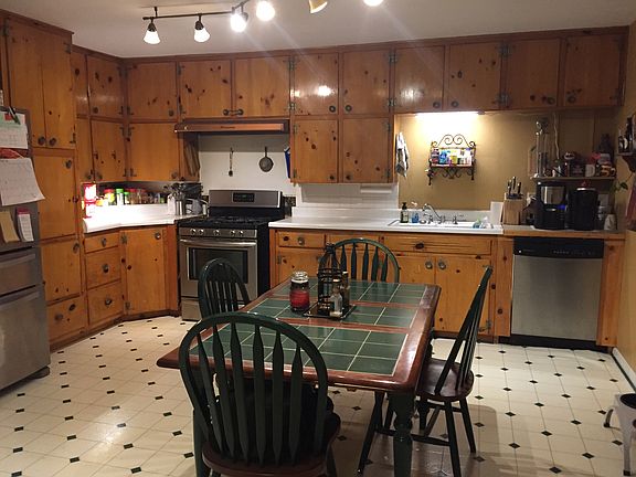 3rd image of 506 S Hoyne Ave
