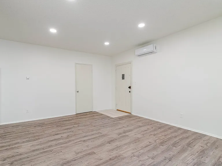 708 Porter St #3 — Photo 5