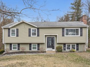 29 Gagnon Rd, Lowell, MA 01854