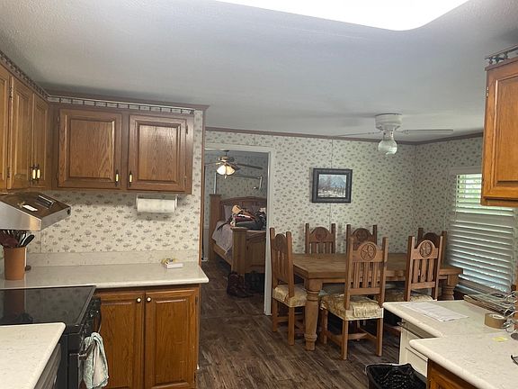 3rd image of 525 Lindsey St