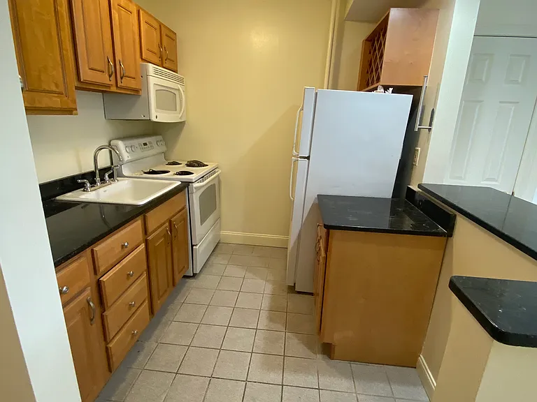 51 Queensberry St #6 — Photo 5