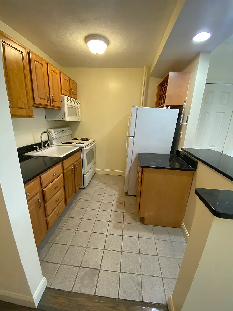 Building Photo - 51 Queensberry St #8