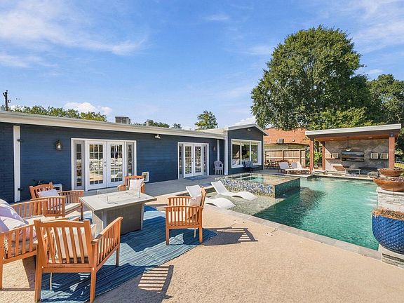 4th image of 10 Harbor Ln