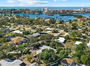 1717 Hazelwood St, Sarasota, FL 34231