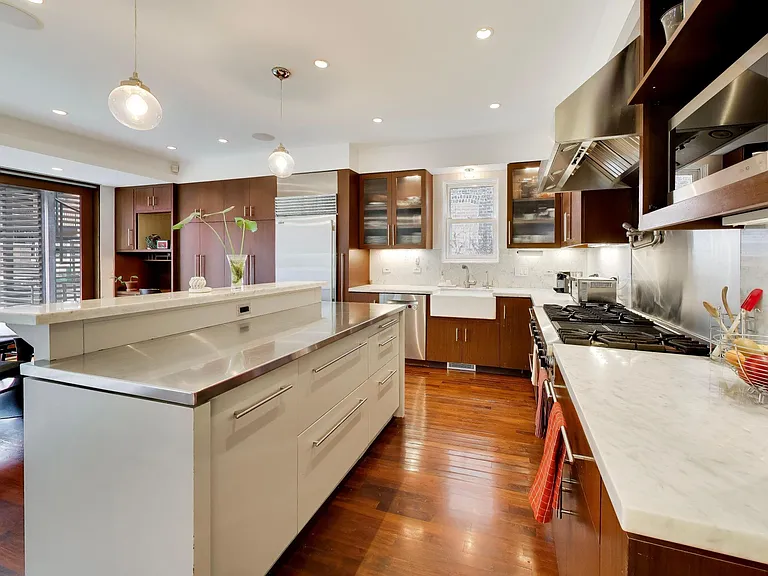 2010 W Bradley Pl — Photo 15