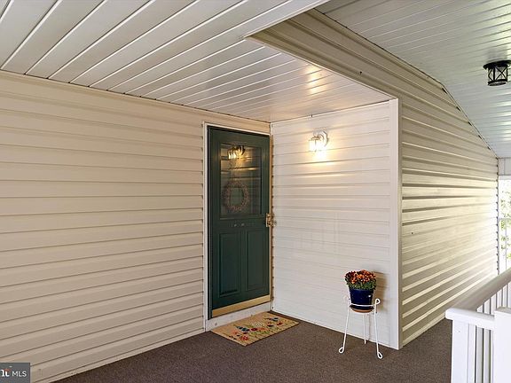 3rd image of 522 Walden Cir