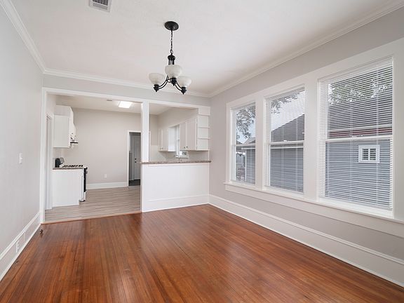 3rd image of 1027 Eustis St