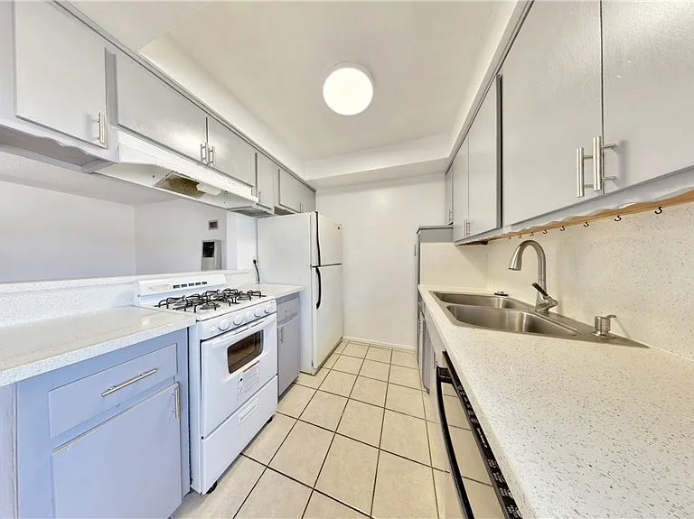 1208 S Marengo Ave #Q — Photo 5