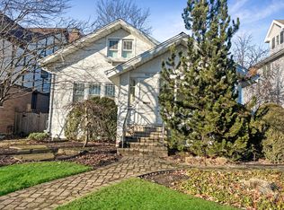 910 W Crescent Ave, Park Ridge, IL 60068