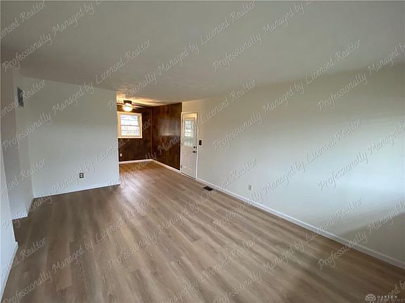 3rd image of 563 Buttercup Ave
