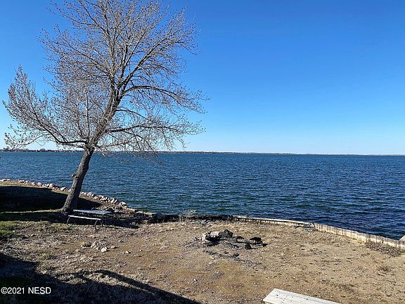 5th image of 270 S Lake Dr
