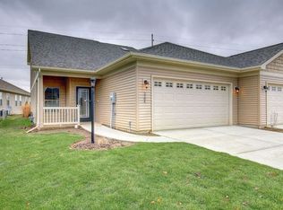 2204 Pebblebrooke Ln, Urbana, IL 61802
