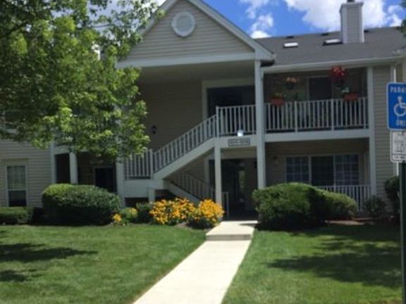 Access from Ash Dr (1 step)