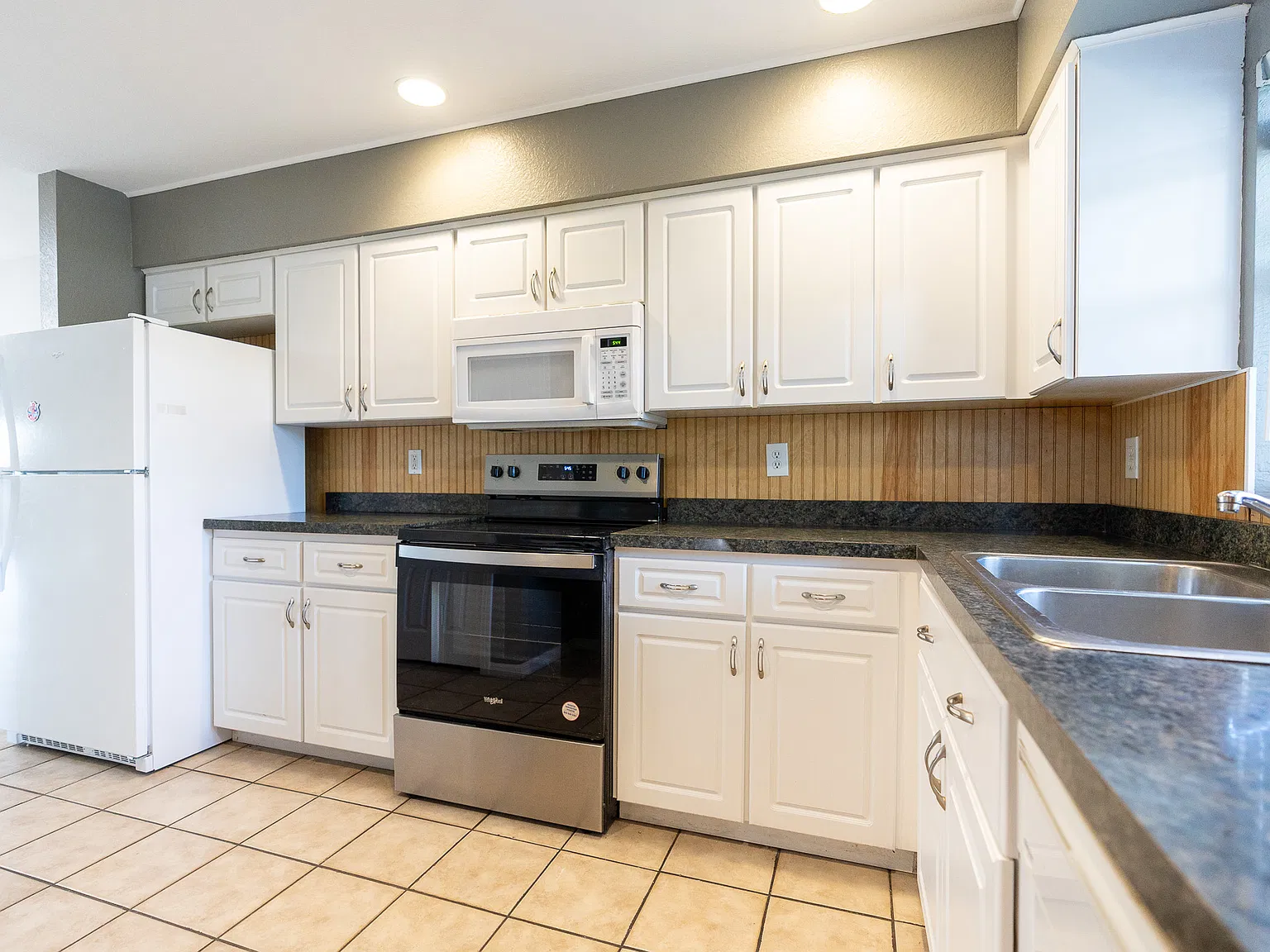 2 bed, 1025 sqft, $1,600 — Photo 4