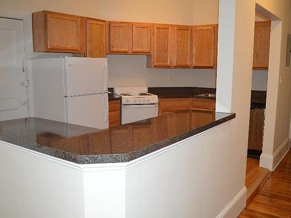 5th image of 1589 Beacon St APT 4