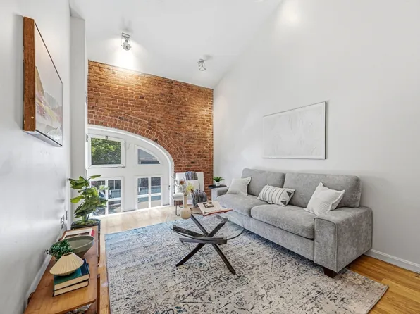106 13th St APT 236, Charlestown, MA 02129