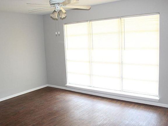 3rd image of 826 Elm St