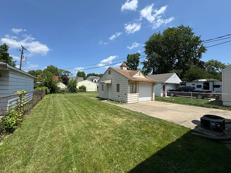 22424 Nowlin St — Photo 15