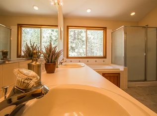 16905 N Hummingbird Ln, Nine Mile Falls, WA 99026