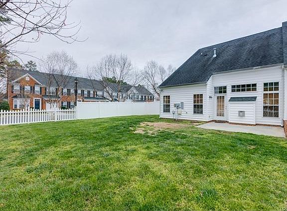3rd image of 5800 Gate House Dr