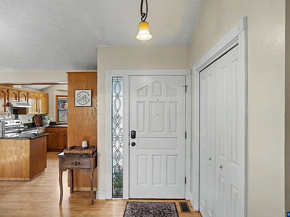 4th image of 645 John St