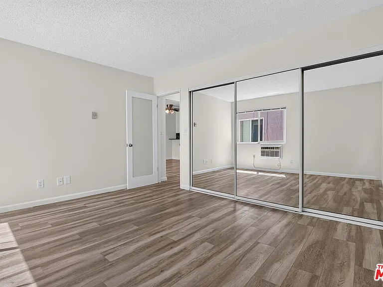 311 Montana Ave #302 — Photo 19