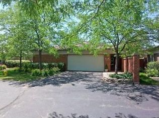 448 Amberley Ln, Deerfield, IL