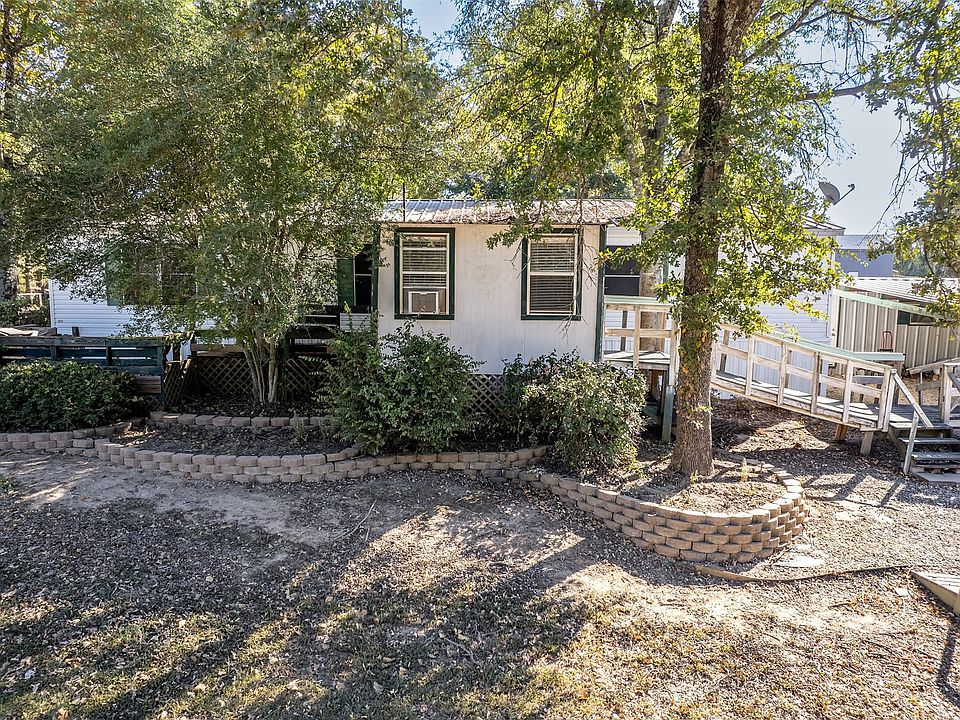1st image of 220 Broken Bow Ln