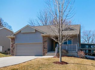 810 10th Avenue Pl, Coralville, IA 52241