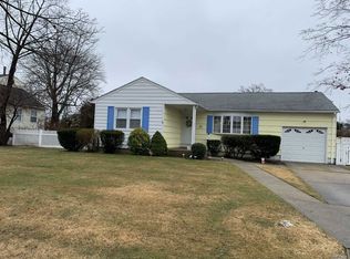 1527 2nd St, West Babylon, NY 11704