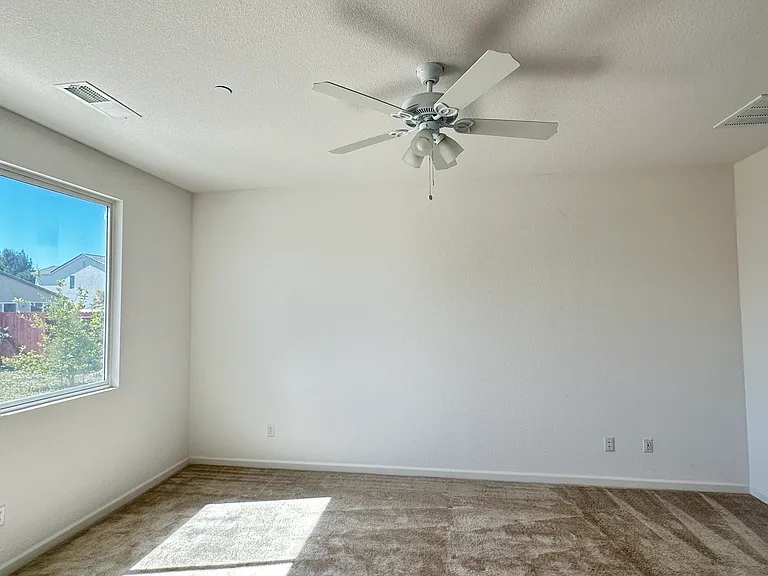 2428 Freestone Dr — Photo 6