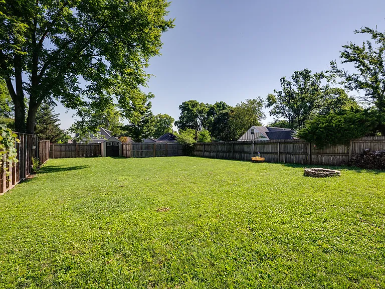 508 Morton Ave — Photo 14