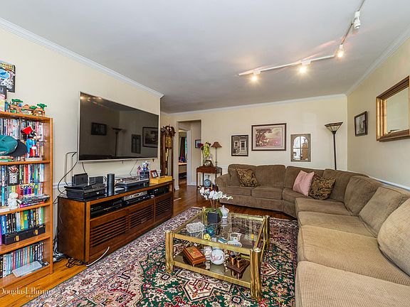 2nd image of 17 Madison Park Gdns #L