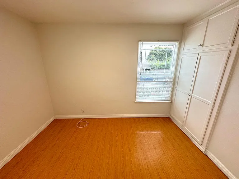 835 Bay St #1 — Photo 29