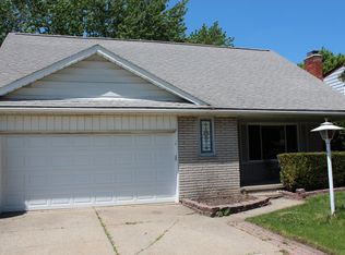 2367 Alexander Dr, Troy, MI 48083