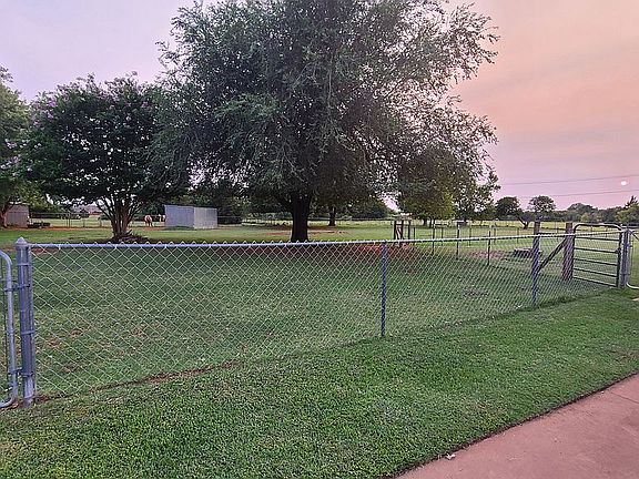 4th image of 10624 Hames Blvd