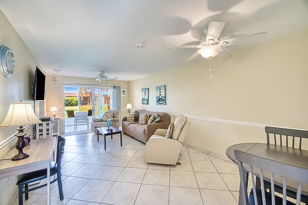2 bed, 884 sqft, $1,800 — Photo 2