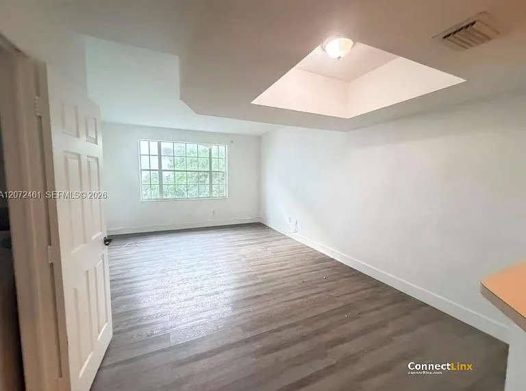 701 SW 148th Ave — Photo 4