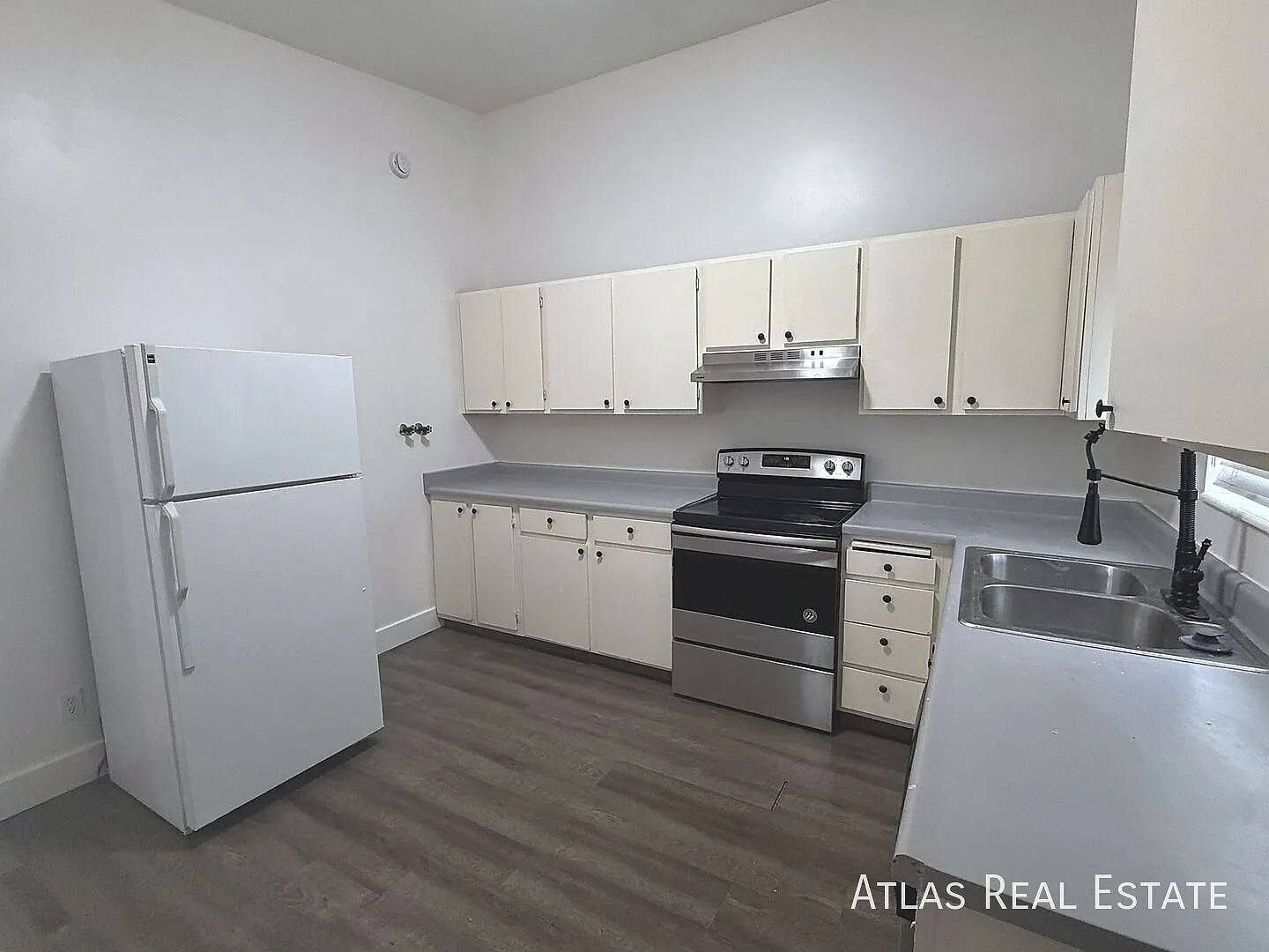 Charming 2-Bedroom Apartment in the Heart of Midvale! — Photo 1