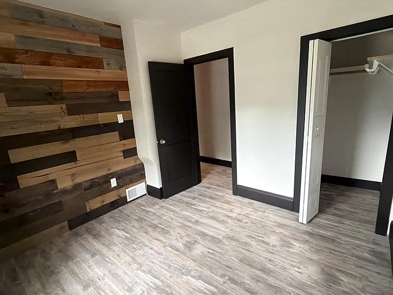 303 S Erie St — Photo 21