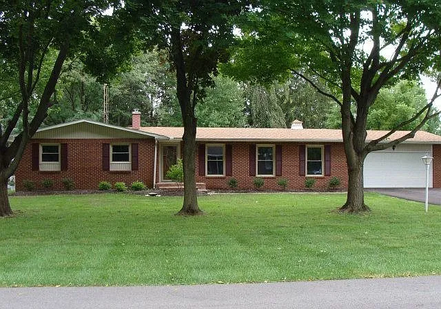 868 Laura Dr photo 1