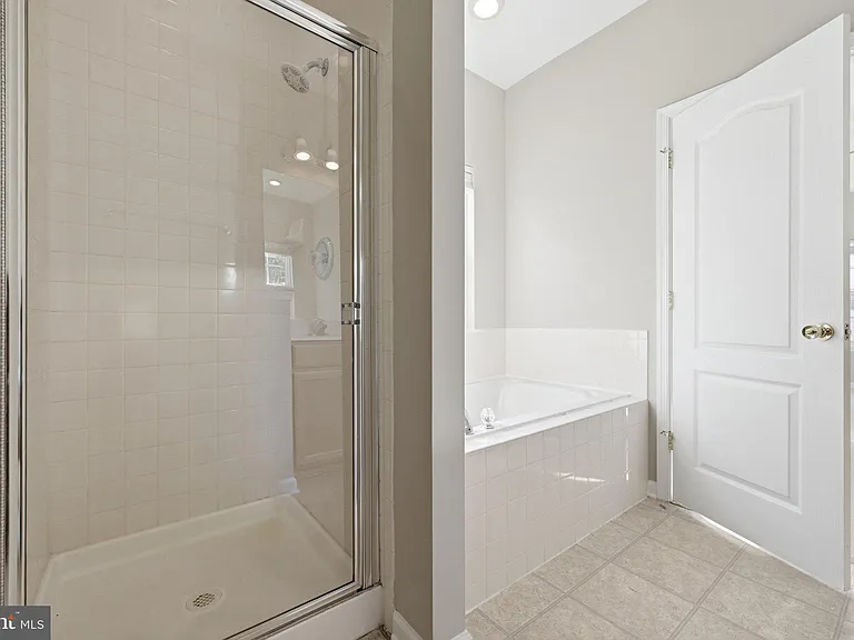 300 Kintyre Ln — Photo 22