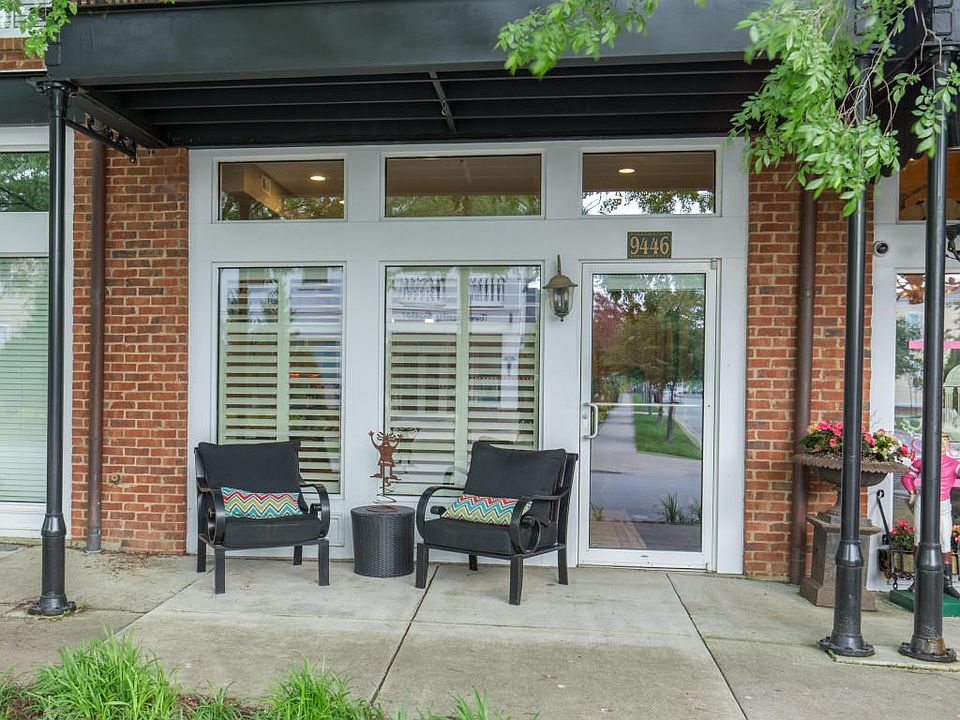 29-9446_Norton_Commons_Blvd-35