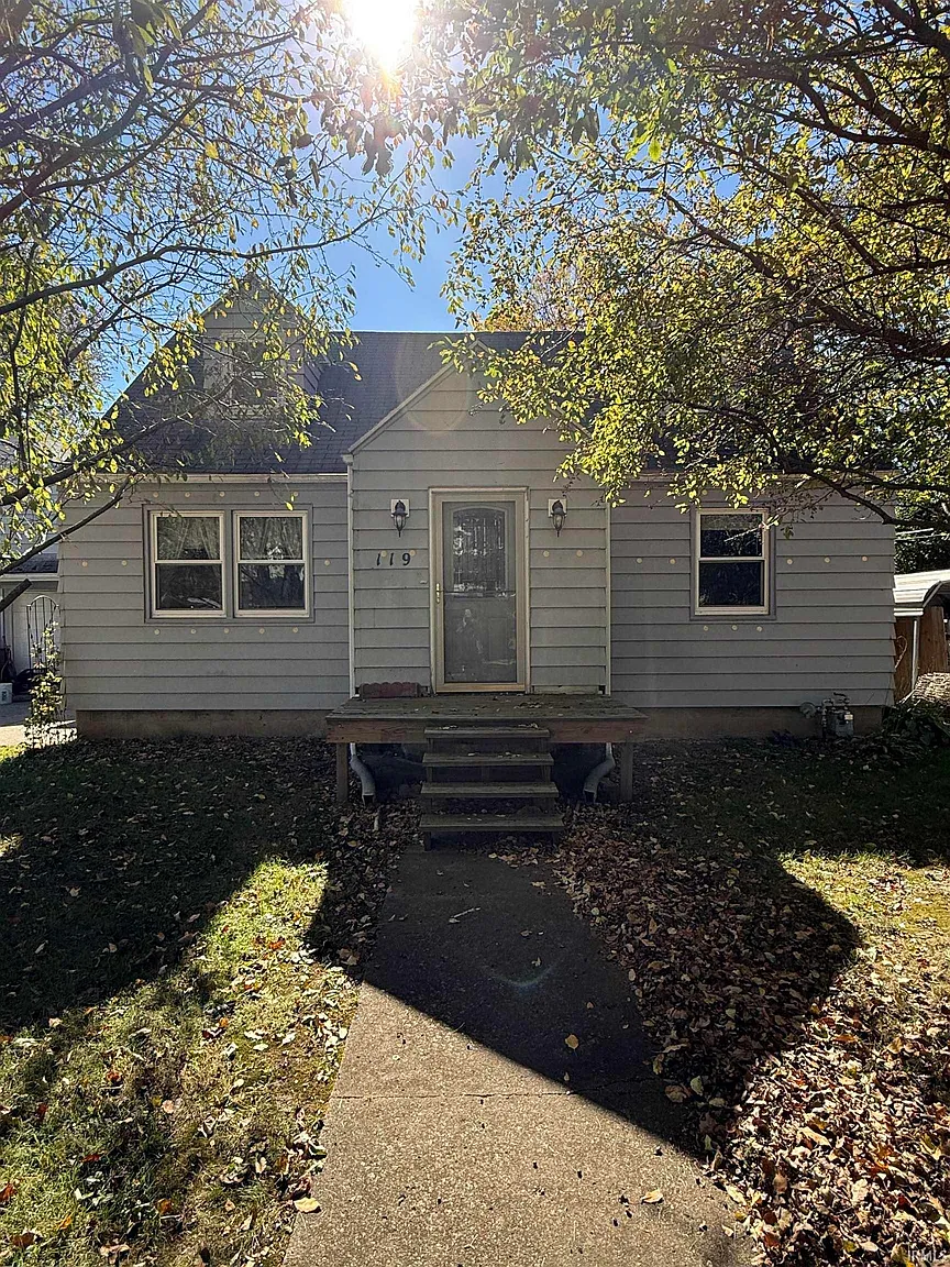 119 E Logan St photo 1