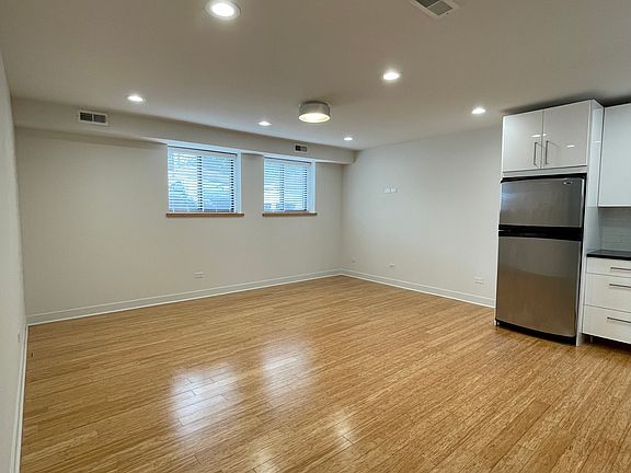 3rd image of 6227 N Hermitage Ave Unit B