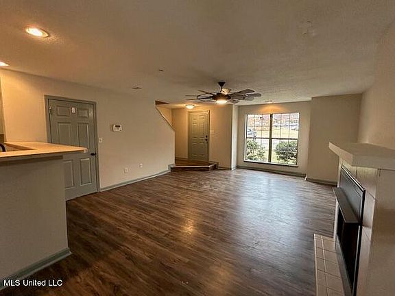 2nd image of 105 Hunter Dr