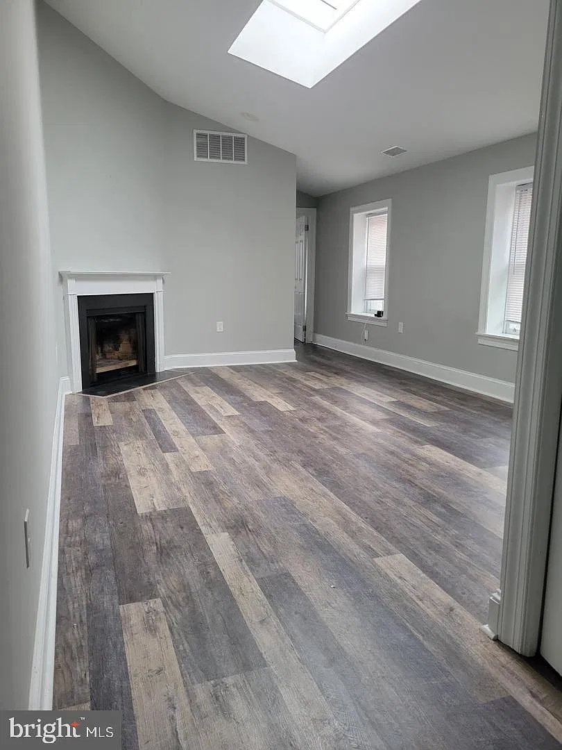 2 bed, 2.0 bath, 900 sqft, $2,800 — Photo 2