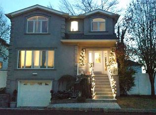 22 Dawn Ct, Staten Island, NY 10307